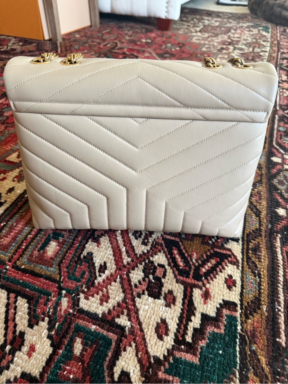 Yves Saint Laurent Cream Quilted Chevron Shoulder Bag with Gold Chain - Picture 2 of 4